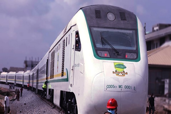 Abuja-Kaduna train derails leaving passengers