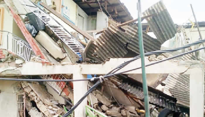 Building collapse traps many in Lagos