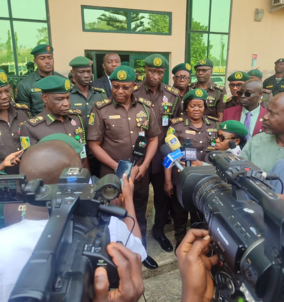 Sylvester Nwakuche addressing officers