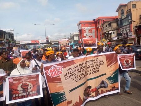 BREAKING: "Take It Back" Protesters storm streets in Abuja, Lagos gong-news.com