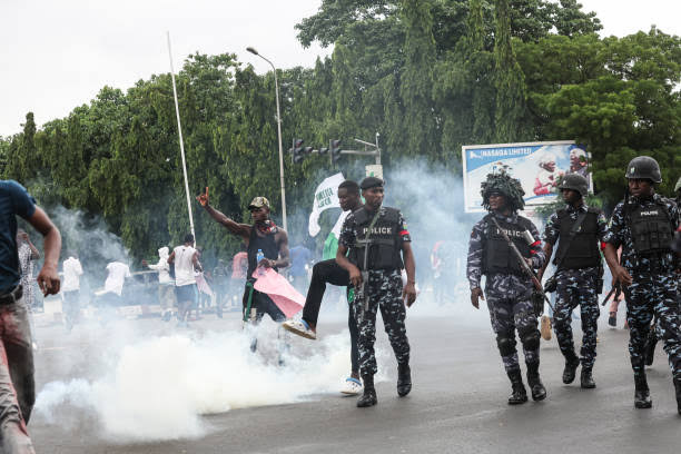 BREAKING: Police opened tear gas on Take-It-Back protesters in Rivers, gong-news.com
