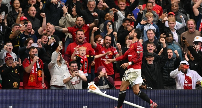 Fernandes injury-time penalty gives Man United victory over Burnley