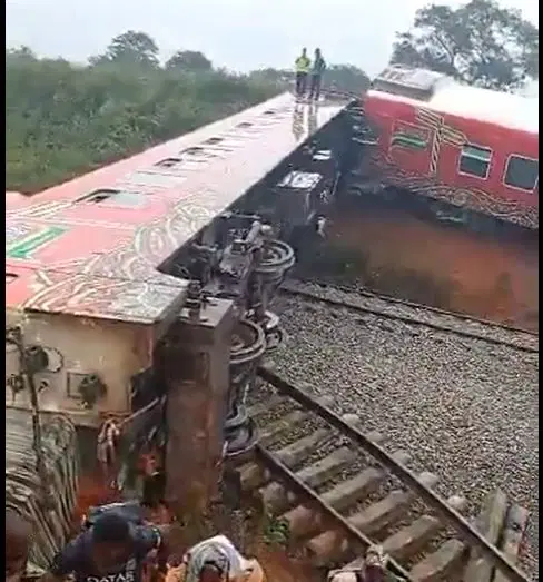 Passengers stranded as Abuja-Kaduna train derails