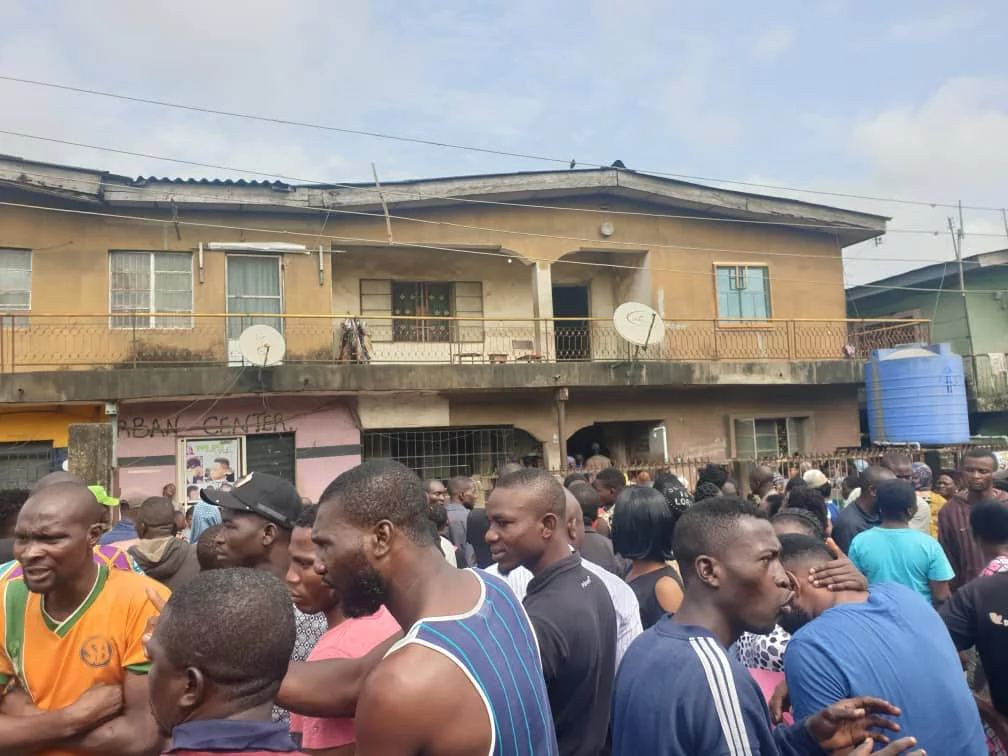 Woman delivers baby on Lagos roadside