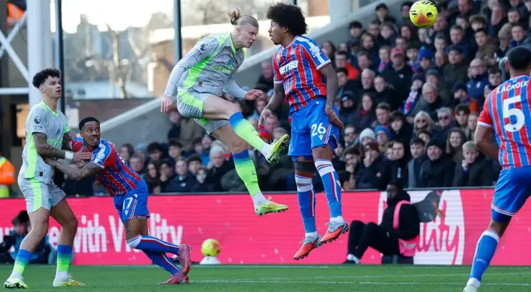 Man City keep pressure on Arsenal with 3-0 win at Crystal Palace