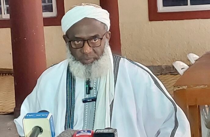 Ahmad Gumi speaking during a press conference in Kaduna while calling for amnesty for armed bandits in Nigeria