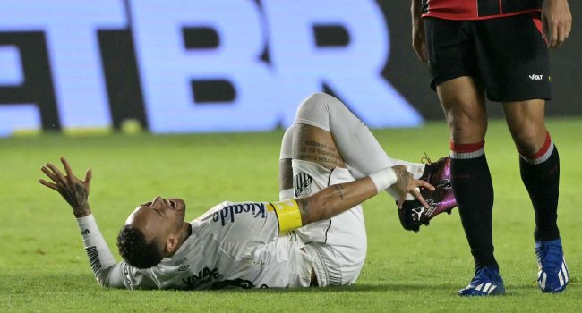 Neymar injury puts Brazil World Cup start in doubt