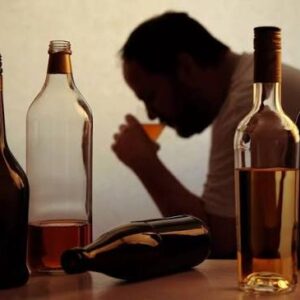 Illustration of alcoholic drinks beside medical symbols highlighting health risks linked to alcohol consumption.