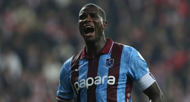 Paul Onuachu celebrates after winning the Turkish Süper Lig Golden Boot with 22 goals for Trabzonspor.