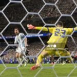 Lionel Messi celebrating after scoring for Argentina against Algeria during a FIFA World Cup 2026 group match in Kansas City.