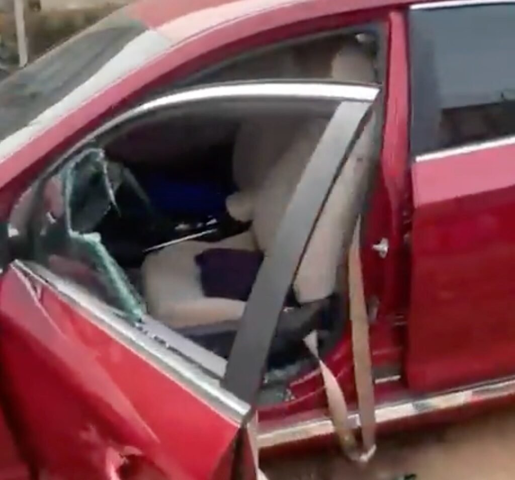 Security operatives investigate the abduction of former Minister Adebayo Adelabu’s sister and her twin sons after gunmen kidnapped them in Ibadan, Oyo State.