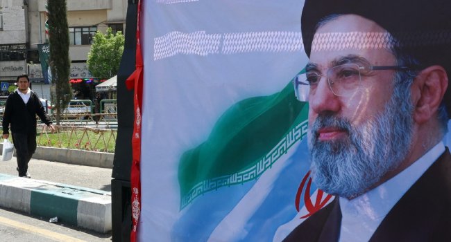 Iranian and US officials signing agreement document amid diplomatic negotiations and Middle East tensions