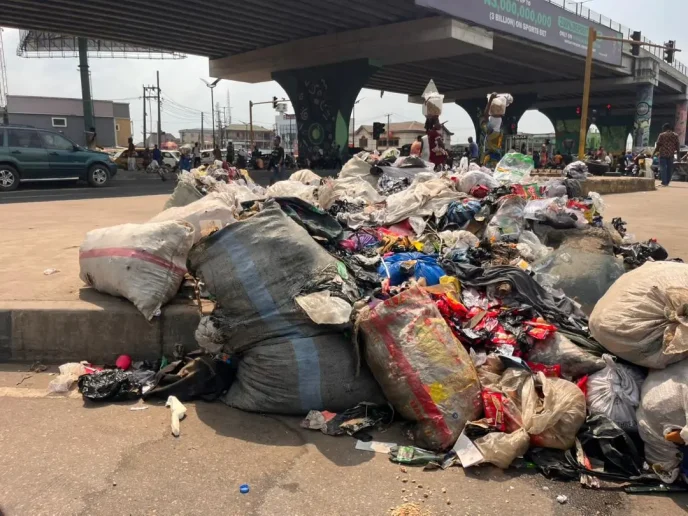 Governor Sanwo-Olu directs urgent round-the-clock waste evacuation in Lagos as refuse piles accumulate along major city roads and neighbourhoods.