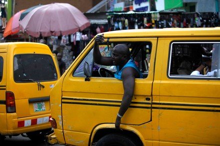 Lagos Oshodi-Apapa Expressway traffic scene linked to reported altercation involving Air Force personnel and a commercial bus driver.