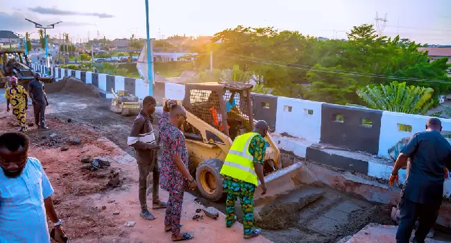 Governor Ademola Adeleke inspects the damaged section of the Lameco Flyover in Osogbo alongside engineers after ordering immediate repairs.