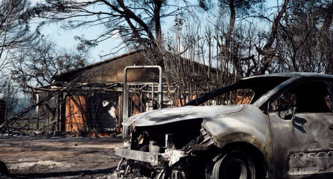 wildfire burning through pine forests near Bordeaux, France, as thousands of residents and tourists evacuate amid extreme heat.