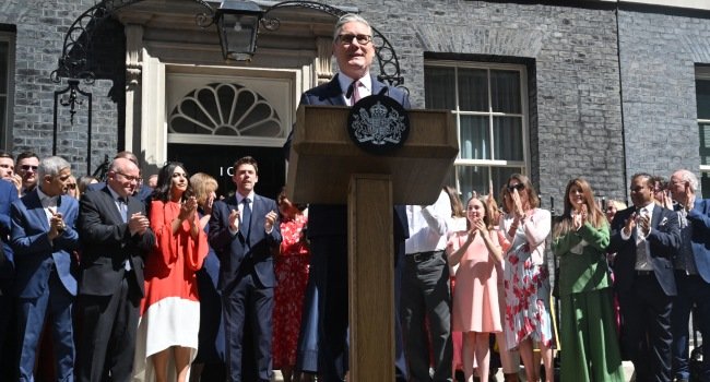 Outgoing UK Prime Minister Keir Starmer delivers his farewell speech outside 10 Downing Street before resigning and handing power to Andy Burnham in London.