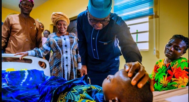 Ekiti State Governor Biodun Oyebanji visits worshippers recovering at EKSUTH after their release from more than two months in captivity.