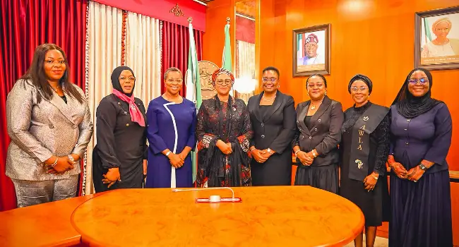 First Lady Oluremi Tinubu receives NBA President-elect Oyinkansola Badejo-Okusanya and a delegation of female lawyers at the State House in Abuja.