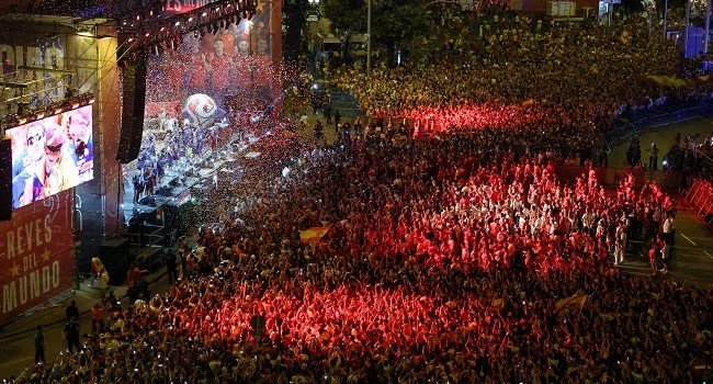 Spain's World Cup-winning players celebrate with the trophy during a victory parade at Cibeles Square in Madrid after defeating Argentina in the 2026 FIFA World Cup final.