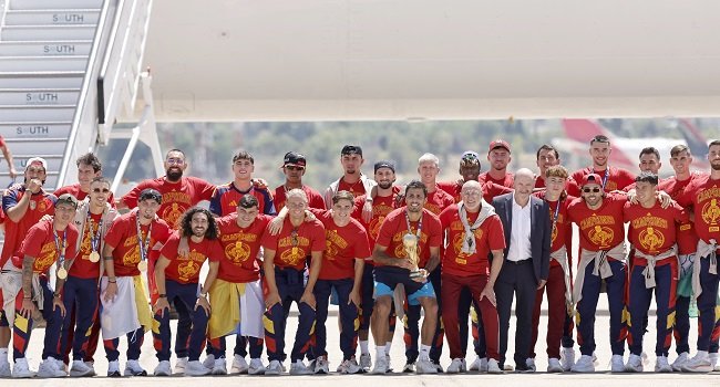 Spain captain Rodri lifts the FIFA World Cup trophy as Spain's national team arrives in Madrid after winning the 2026 World Cup.