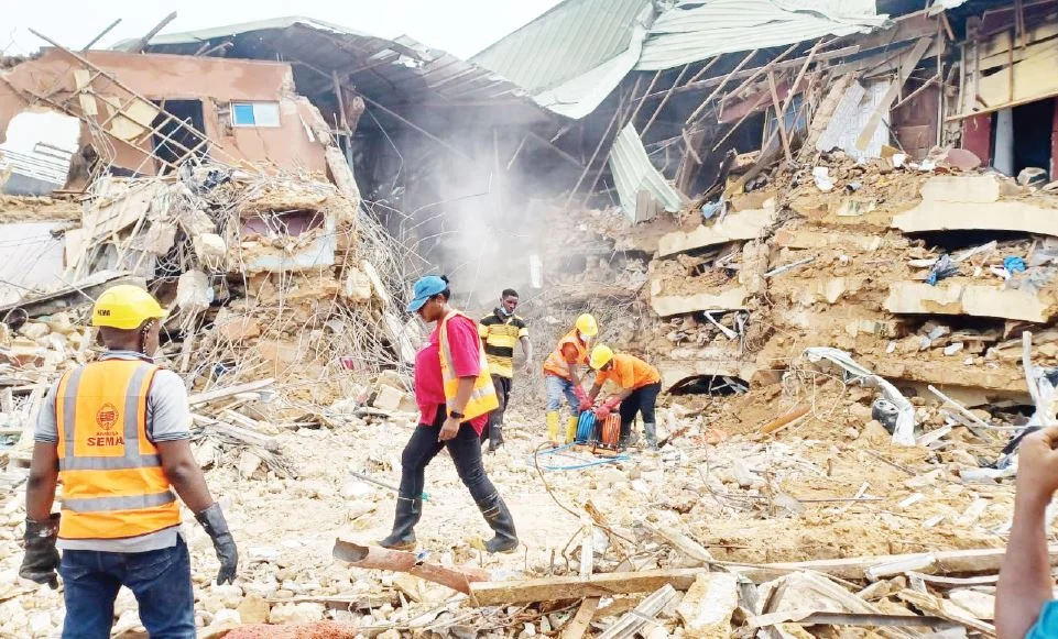 Collapsed Elite Five Star Lodge hostel near Federal Polytechnic Oko as emergency responders conduct rescue operations in Anambra State.