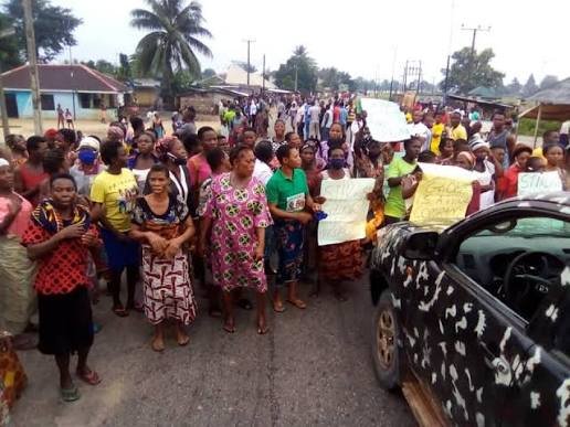 Women and elders of Amaibo Nguru Community protest against illegal mining in Ngor Okpala, Imo State, over environmental degradation and insecurity.