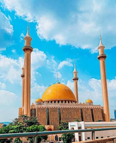 Abuja National Mosque representing the report on nearly N400bn allocated in the 2026 budget for mosques, palaces, community halls and civic projects across Nigeria.