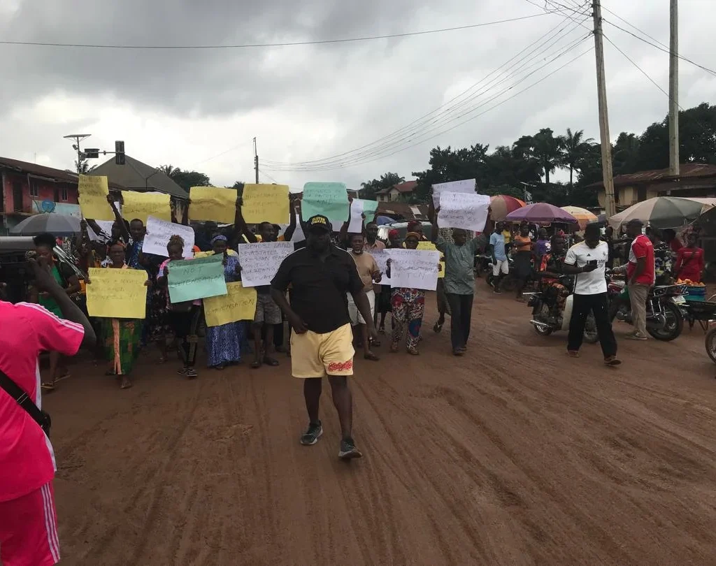 Ebenesi community residents in Nnobi, Anambra State, protesting against the planned demolition of homes for a power line project.