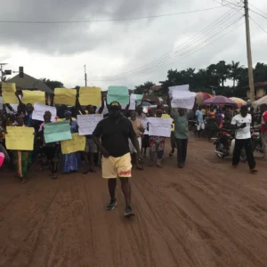 Ebenesi community residents in Nnobi, Anambra State, protesting against the planned demolition of homes for a power line project.