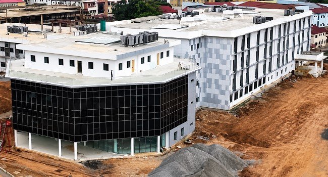 Enugu State Governor Peter Mbah touring specialist facilities at the Enugu International Hospital.