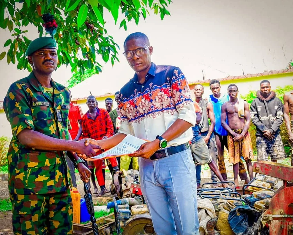 Nigerian Army and NSCDC Mining Marshals officials during the handover of 18 suspected illegal miners arrested in Niger State.