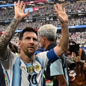 Lionel Messi waving after Argentina’s 2026 World Cup match in Dallas.