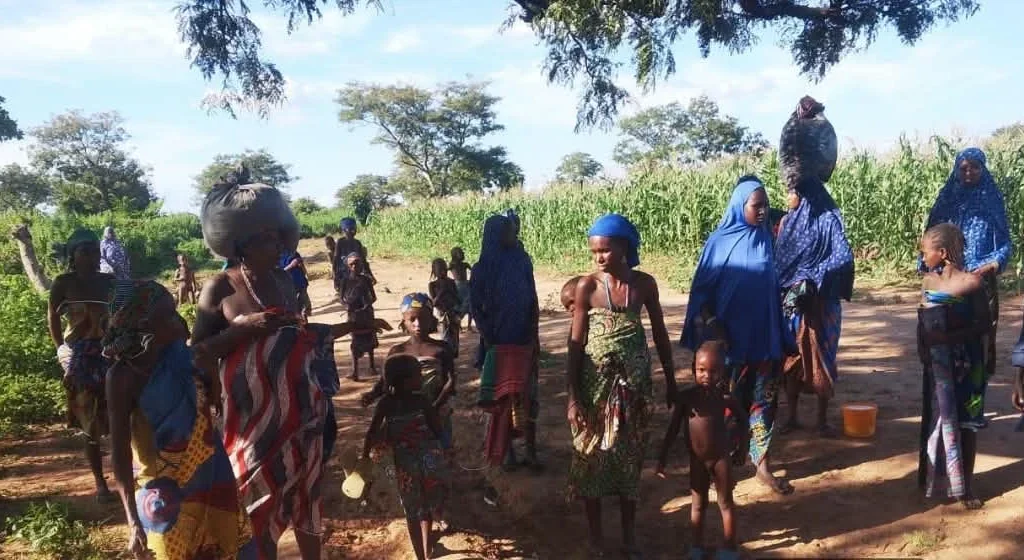 Nigerian Army troops rescue 22 kidnapped victims in Muchiya village, Niger State.