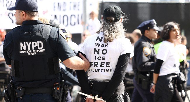 Susan Sarandon detained by NYPD officers during an anti-Netanyahu protest near the United Nations in New York.