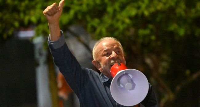 Brazilian President Luiz Inácio Lula da Silva addresses supporters in São Paulo after winning Brazil's presidential run-off election on 25 October 2026.