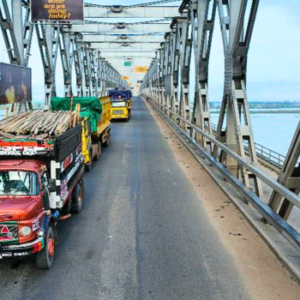 First Niger Bridge reopens to motorists after emergency maintenance and rehabilitation works.