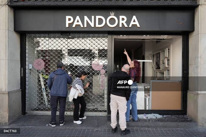 A looted jewellery shop in Barcelona, Spain, following violent youth protests on October 25, 2026.