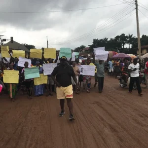 Ebenesi community residents in Nnobi, Anambra State, protesting against the planned demolition of homes for a power line project.