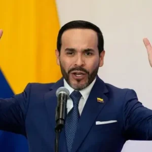Colombian President Abelardo de la Espriella speaking during a public event as he announces the lifting of gun-carrying restrictions.