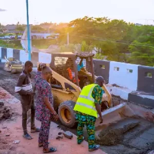 Governor Ademola Adeleke inspects the damaged section of the Lameco Flyover in Osogbo alongside engineers after ordering immediate repairs.