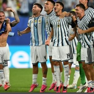 Lionel Messi celebrates with Argentina teammates after their dramatic 3-2 extra-time win over Cape Verde in the 2026 FIFA World Cup round of 32 in Miami.