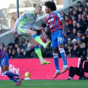 Man City keep pressure on Arsenal with 3-0 win at Crystal Palace