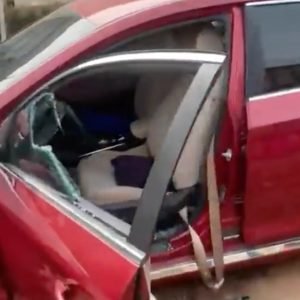 Security operatives investigate the abduction of former Minister Adebayo Adelabu’s sister and her twin sons after gunmen kidnapped them in Ibadan, Oyo State.