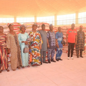 Senator Jimoh Ibrahim distributes bags of rice to constituents