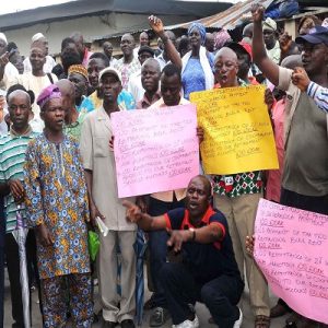 PIC. 1. PHCN WORKERS PROTESTING OVER NON PAYMENT  

IN LAGOS ON MONDAY (30/9/13).
