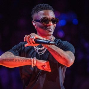 Tottenham Stadium show: Wizkid ‘mistakenly’ throws N85m ring to fans 