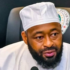 Niger State Governor Umaru Bago addressing residents during a meeting on the proposed Dikko solar factory and power station project.