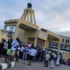 JUST IN: Students protest Makinde’s renaming of Ibadan Poly after ex-Gov Olunloyo, gong-news.com