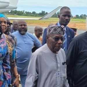 Former Sierra Leone President Ernest Koroma arrives in Freetown with Nigeria’s Foreign Affairs Minister Bianca Odumegwu-Ojukwu and former President Olusegun Obasanjo.